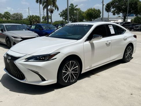 Used 2025 Lexus ES 350 w/ Premium Package FWD image 3