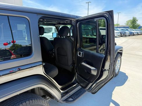 Used 2019 Jeep Wrangler Unlimited Sport S AWD/4WD image 21