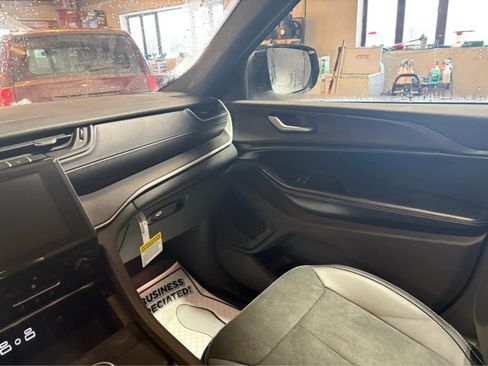 New 2025 Jeep Grand Cherokee Altitude image 16