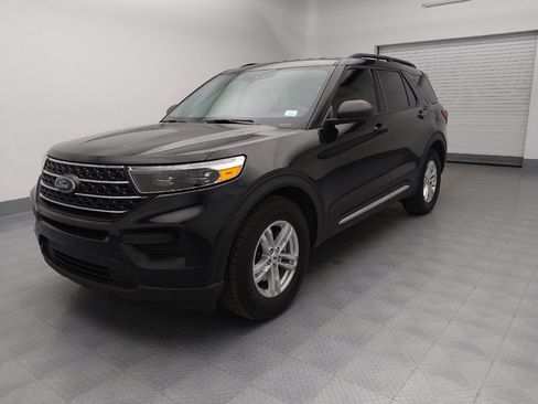 Used 2023 Ford Explorer XLT image 2