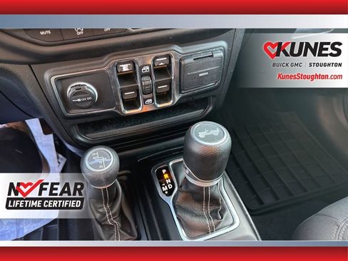 Used 2021 Jeep Wrangler Unlimited Sahara w/ Uconnect 4C Nav & Sound Group AWD/4WD image 34