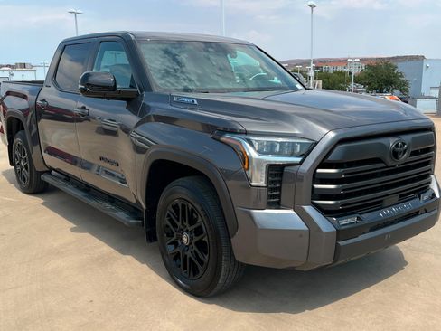 Used 2025 Toyota Tundra Limited AWD/4WD image 7