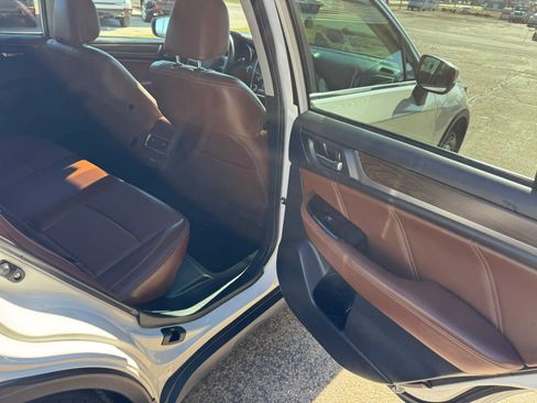 Used 2018 Subaru Outback 3.6R Touring AWD/4WD image 13