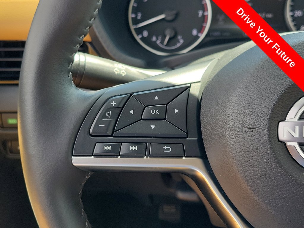 Used 2025 Nissan Sentra SV w/ SV Premium Package FWD image 6