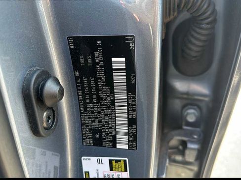 Used 2025 Toyota Corolla Cross AWD Hybrid w/ Moonroof Package image 5