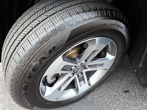 Used 2025 Honda Pilot EX-L image 10