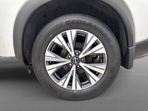 Used 2023 Nissan Rogue SV AWD/4WD image 13