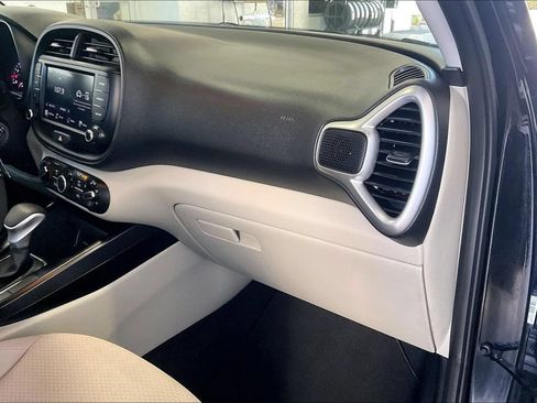 Used 2022 Kia Soul LX FWD image 22