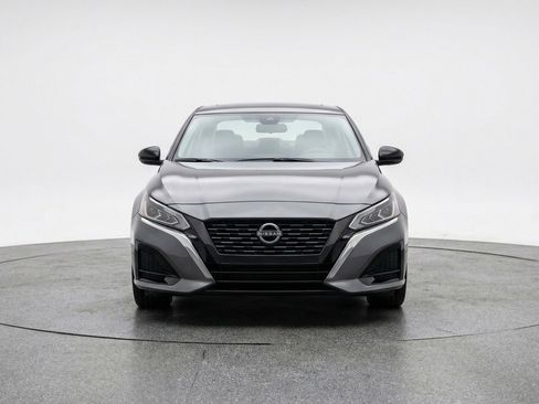 Used 2025 Nissan Altima 2.5 SV image 2