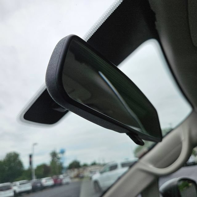 Used 2022 Chrysler Voyager LX FWD image 35