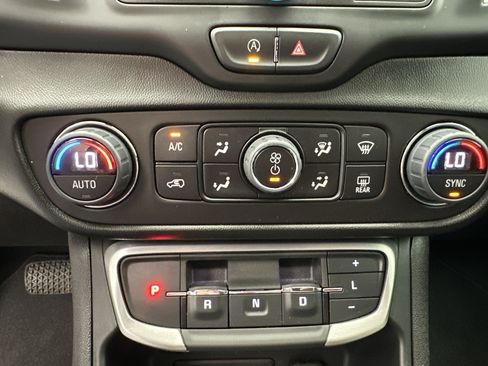 Certified 2024 GMC Terrain SLE w/ Driver Convenience Package AWD/4WD image 16