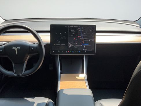 Used 2020 Tesla Model 3 Standard Range Plus RWD image 11