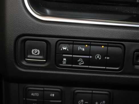Used 2024 Chevrolet Suburban Premier AWD/4WD image 47
