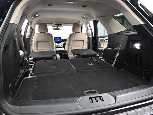 Used 2022 Ford Explorer XLT image 24