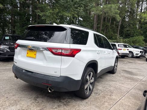 Used 2020 Chevrolet Traverse LT w/ LT Premium Package FWD image 8