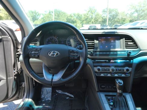 Used 2020 Hyundai Elantra Value Edition w/ Cargo Package (C1) FWD image 15