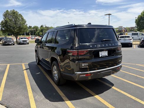 Used 2022 Jeep Wagoneer Series I w/ Convenience Group I AWD/4WD image 4