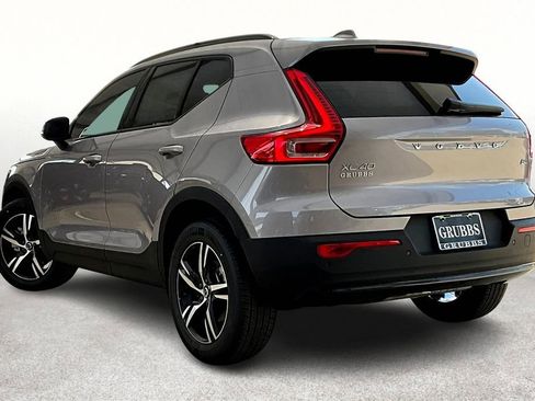 New 2026 Volvo XC40 B4 Core w/ Climate Package image 6