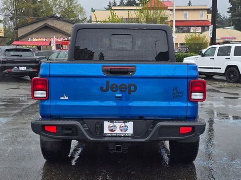Used 2023 Jeep Gladiator Sport AWD/4WD image 7