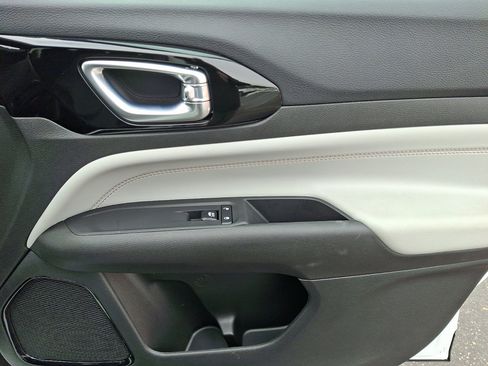 Used 2024 Jeep Compass Limited image 10