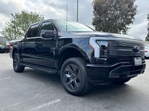 Used 2022 Ford F150 Lightning Lariat AWD/4WD image 3