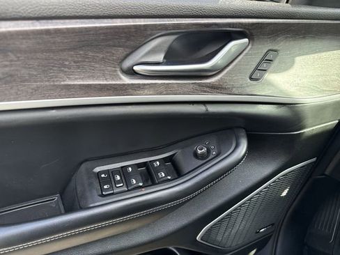 Used 2022 Jeep Grand Cherokee Limited w/ Luxury Tech Group II AWD/4WD image 17