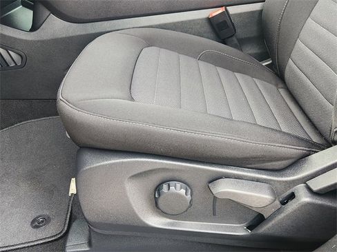 Used 2024 Ford Edge SE w/ Black Appearance Package image 22