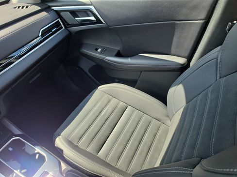 Used 2025 Mitsubishi Outlander SE FWD image 16