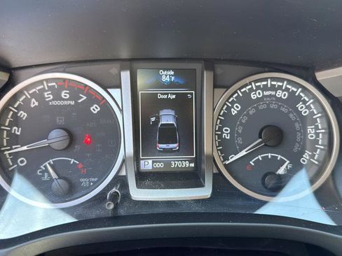 Certified 2022 Toyota Tacoma SR5 w/ SR5 Appearance Package (SM) AWD/4WD image 16