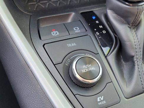 Used 2025 Toyota RAV4 XLE AWD/4WD image 22