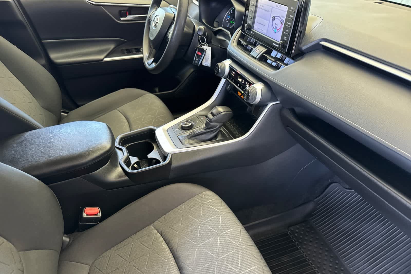 Used 2021 Toyota RAV4 XLE AWD/4WD image 17