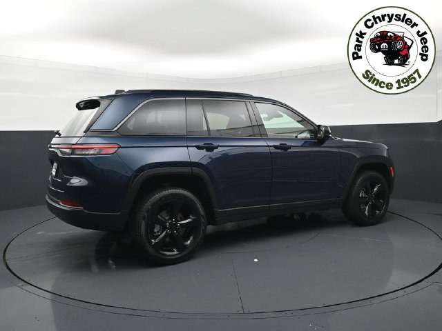 New 2026 Jeep Grand Cherokee Limited w/ Limited Altitude Package AWD/4WD image 2