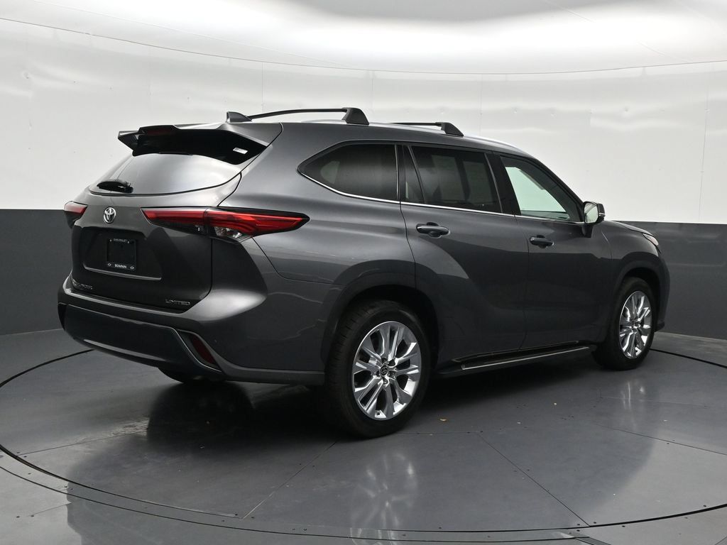 Used 2023 Toyota Highlander Limited FWD image 5