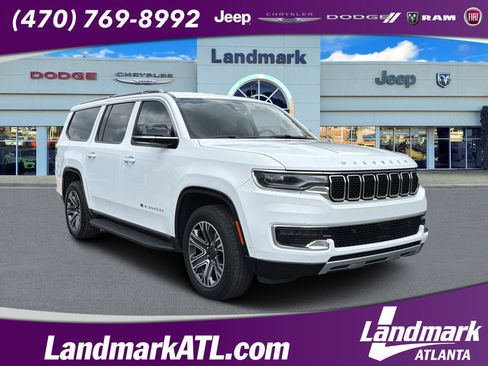 Used 2024 Jeep Wagoneer L Series II w/ Flexible Seating Group RWD image 1