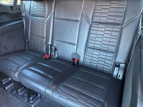 Used 2022 Cadillac Escalade ESV Sport Platinum image 17