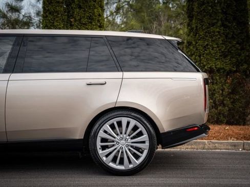 Used 2023 Land Rover Range Rover Long Wheelbase First Edition image 11