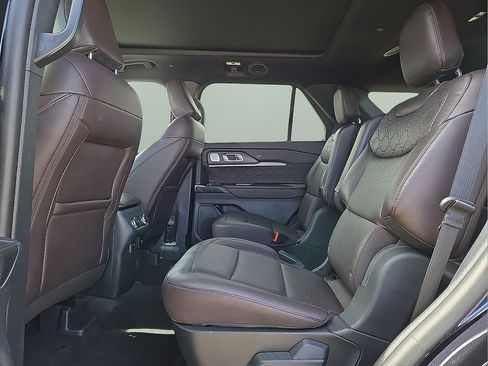 Used 2025 Ford Explorer Platinum w/ LUX Leather Package image 13