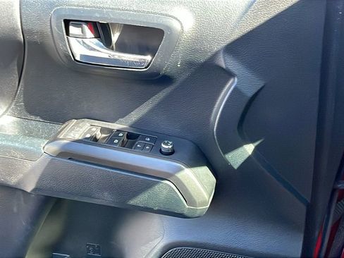 Used 2016 Toyota Tacoma TRD Off-Road w/ Towing Package image 27