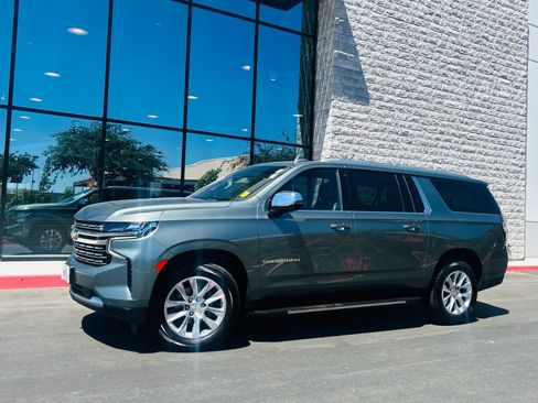 Used 2023 Chevrolet Suburban Premier AWD/4WD image 14