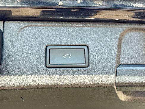 Used 2023 Volkswagen Atlas SE w/ Black Wheel Package image 12