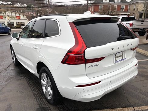 Used 2022 Volvo XC60 B5 Momentum image 3