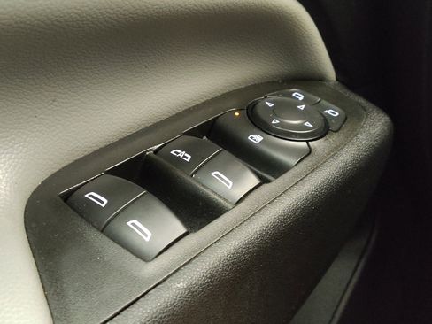 Used 2021 Chevrolet Equinox LS image 27