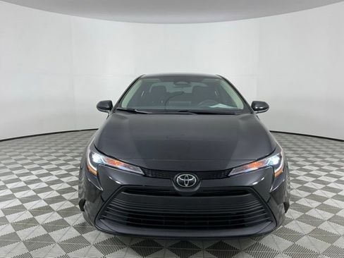Used 2025 Toyota Corolla LE FWD image 2