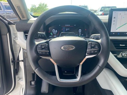 Used 2025 Ford Explorer Platinum w/ Ultimate Package AWD/4WD image 18