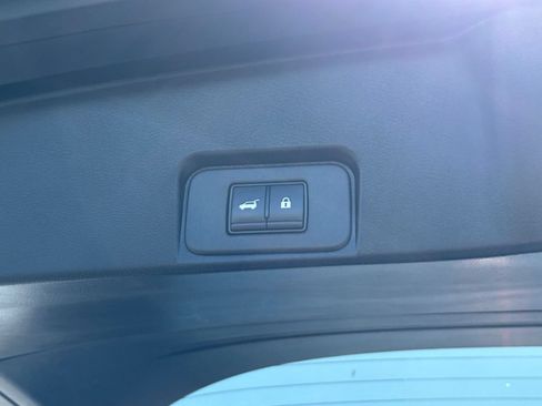 Used 2025 Nissan Rogue SV FWD image 23