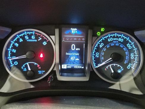 Used 2021 Toyota Tacoma SR5 AWD/4WD image 25
