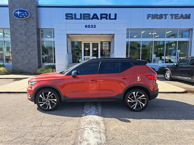 Used 2021 Volvo XC40 T4 R-Design w/ Climate Package FWD image 3