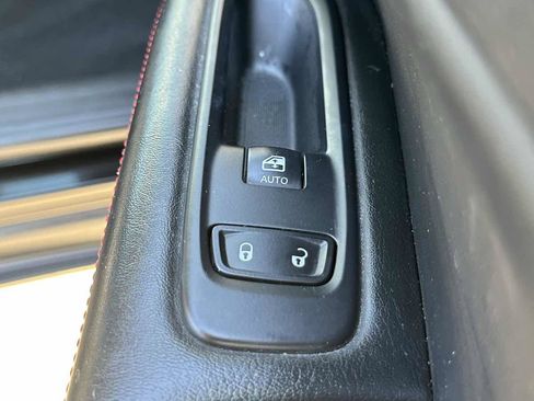 Used 2018 Jeep Compass Trailhawk w/ Leather Interior Group AWD/4WD image 32