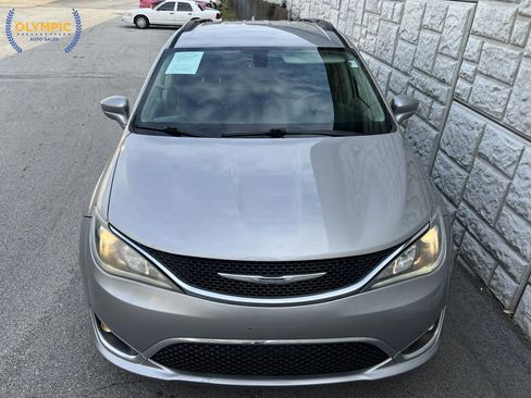 Used 2017 Chrysler Pacifica Touring-L image 2