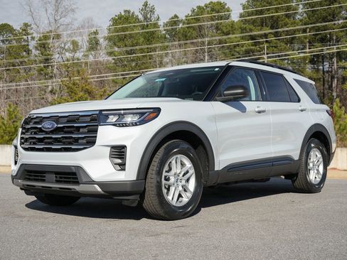New 2026 Ford Explorer Active image 3